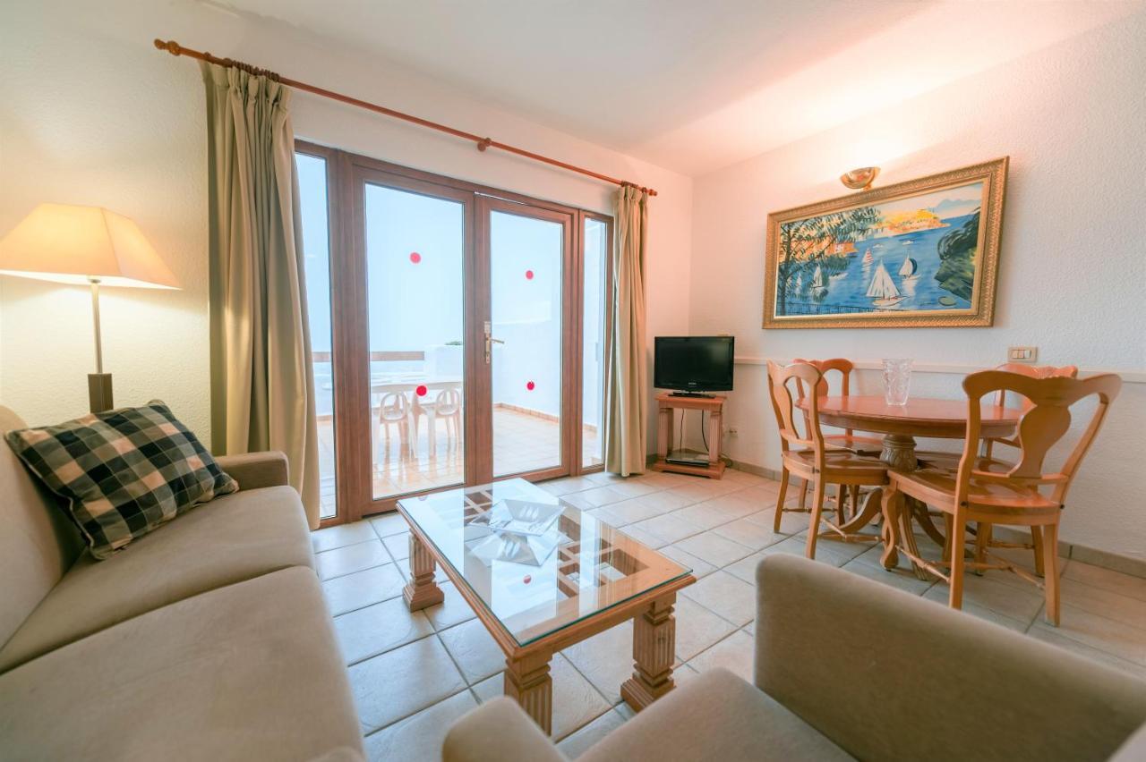 One-Bedroom Apartment Sea View